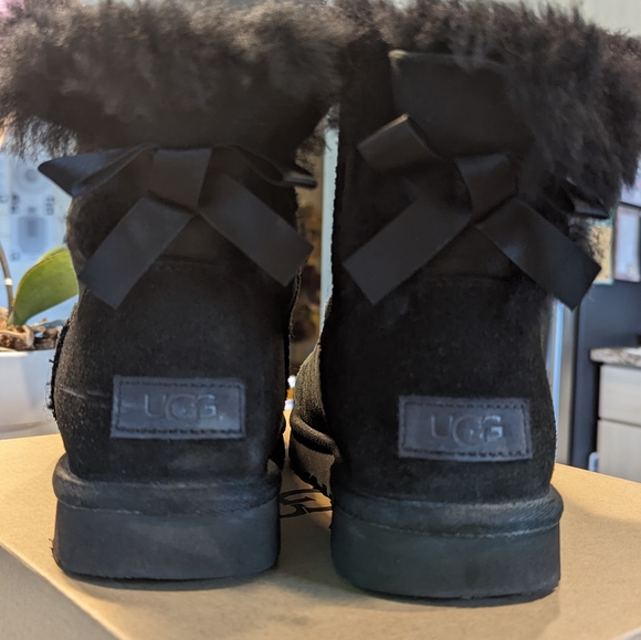 UGG Mini Bailey Bow - Size 8 - Black - Worn Twice - Picture 5 of 5